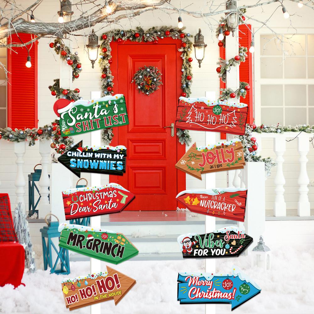 Рождественские уличные знаки с цветными бумажными указателями-стрелками для планирования праздничных мероприятий