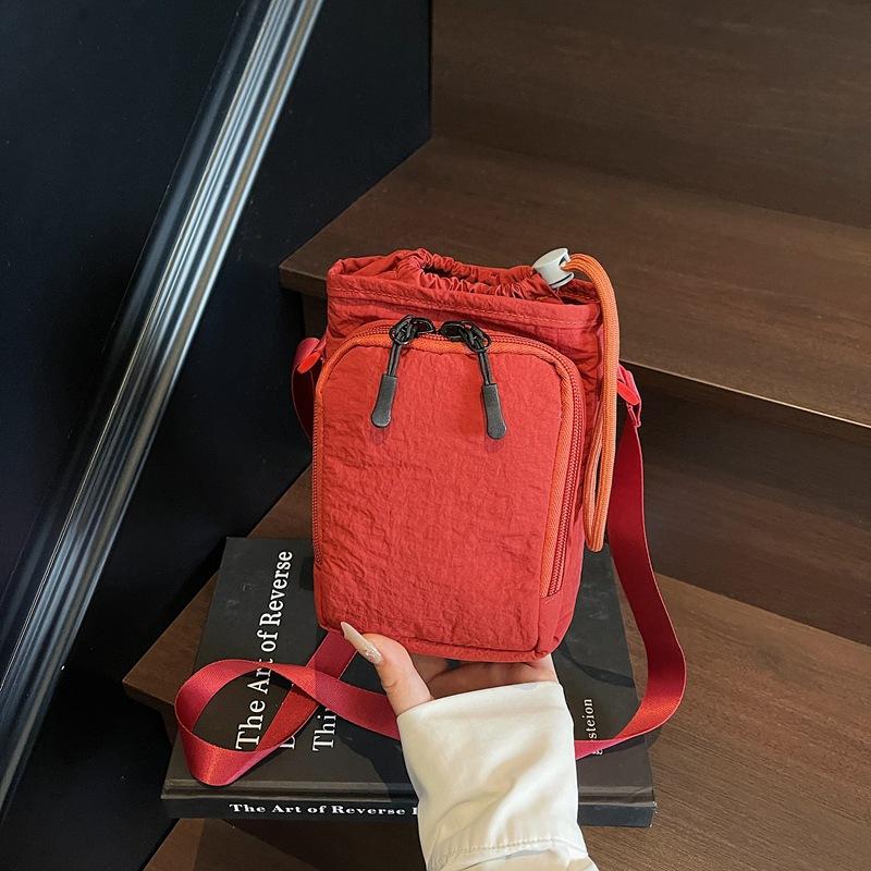 New simple and lightweight outdoor camping water bottle shoulder bag, versatile for casual cycling, hiking, and phone carrying