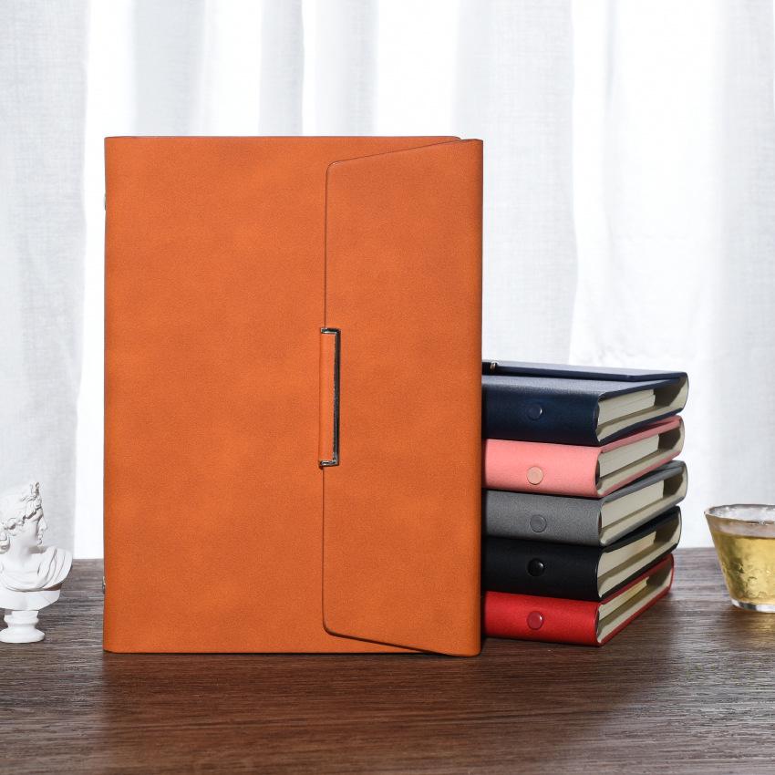 Блокнот формата А5 с тремя сложенными листами, с металлической пряжкой и подарочной коробкой с настраиваемым логотипом