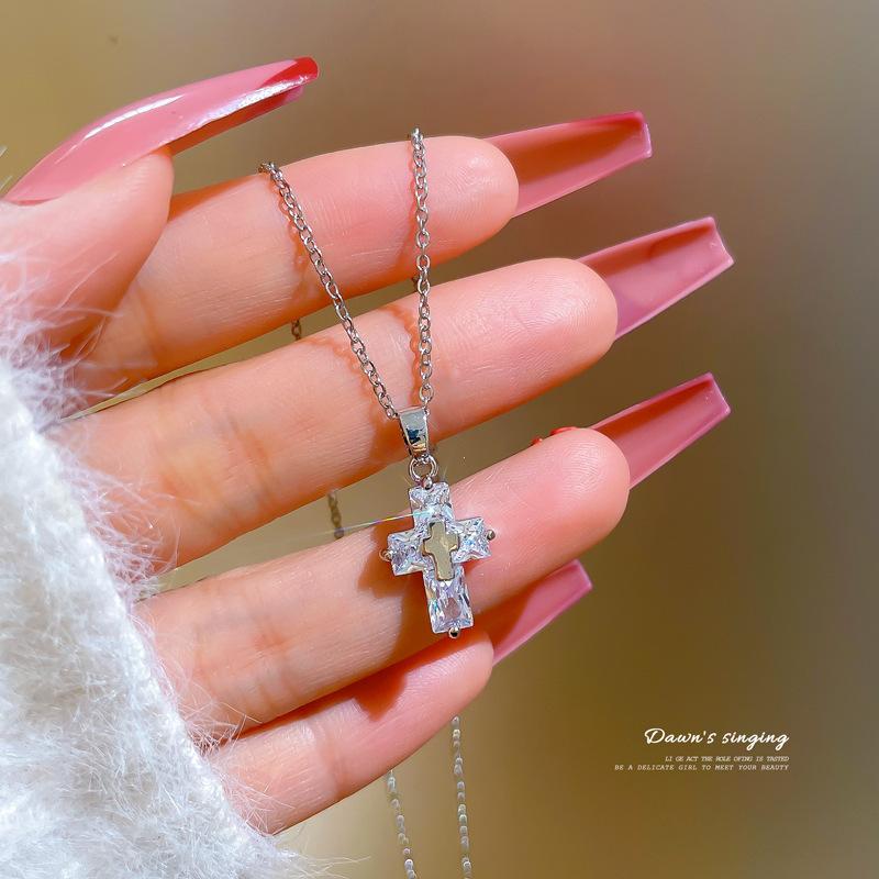 Copper Micro-Inlaid Love Light Luxury Temperament Gorgeous Full Diamond Necklace Female Versatile Collarbone Chain Titanium Steel
