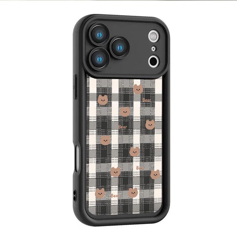 Клетчатый Мишка Чехол для iPhone: Милая, ударопрочная защита для iPhone 13, 14 Pro Max, 15 и 16 Pro.