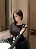 Черная женская облегающая футболка Bodycon - Сексуальный дизайн с вырезами для весны/лета 2025