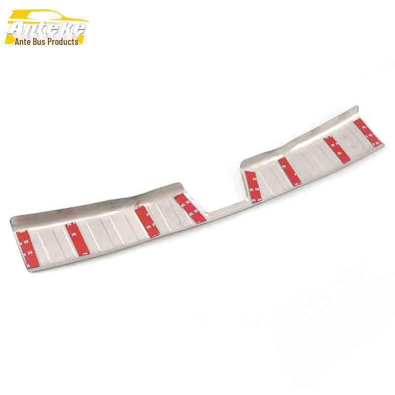 Наклейки на заднюю защиту багажника Haval H2 из нержавеющей стали