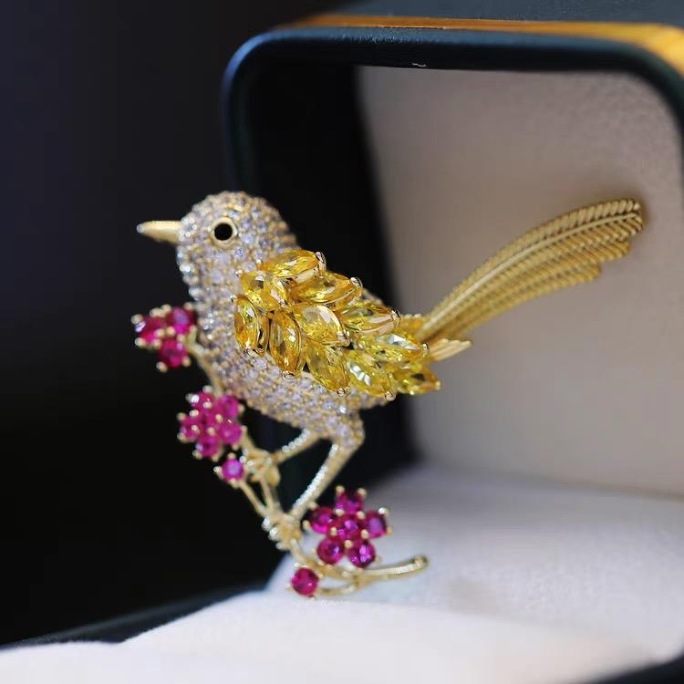 Colorful Rhinestone Auspicious Magpie Bird Brooches for Women Good Luck Badges Crystal Party Brooch Pins Gift