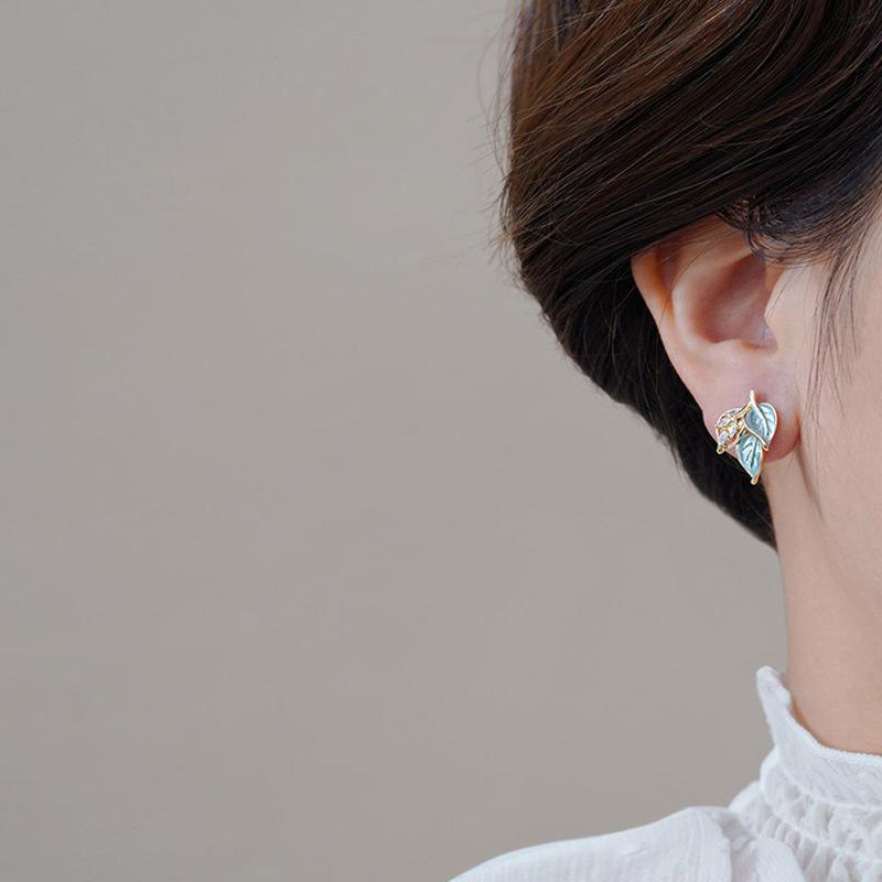 Синие Уникальные Серьги-Листья для Женщин 2024 Новая Мода Нишевый Дизайн Нежные Серьги-Пуссеты Темперамент Легкая Роскошь Циркон Подарки