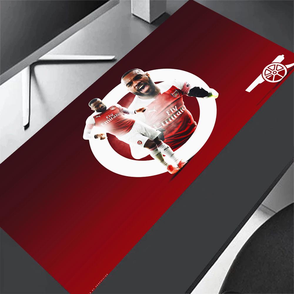 Zinedine Zidane's Profile Gaming Mouse Pad Keyboard Mat Computer Desk Keyboard Mat Non-Slip Rubber Base Perfect for Office Desktop Supplies School Hom