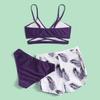 Комплект из 3 предметов: купальник с V-образным вырезом, бюстгальтер со средней посадкой, плавки, однотонный комплект бикини с шортами с принтом перьев