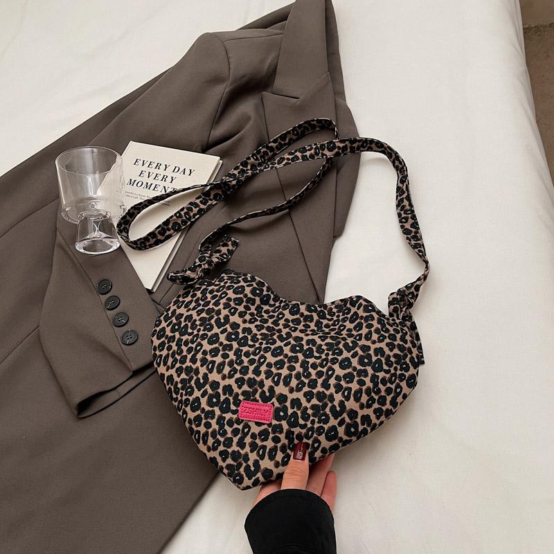 Сумка в форме сердца, женская сумка через плечо с леопардовым принтом, мини-сумка