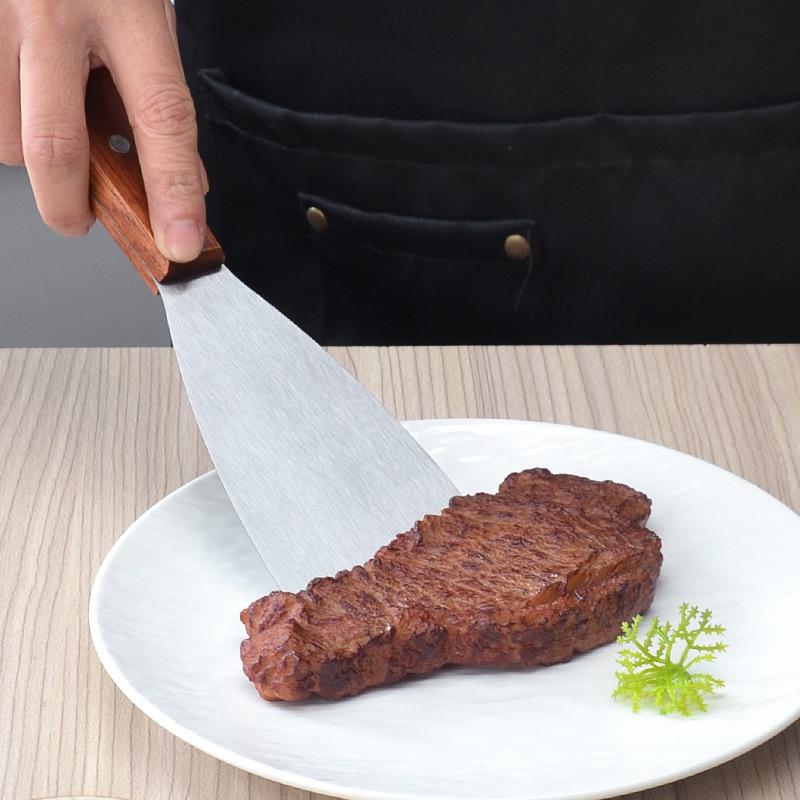 Трехсторонняя скошенная лопатка из нержавеющей стали с деревянной ручкой - Идеально подходит для теппаньяки, блинов и тортов