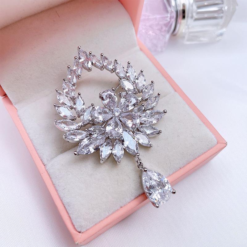 Vintage Teardrop Rhinestone Brooch Statement Pin for Fashionable Party Wear
