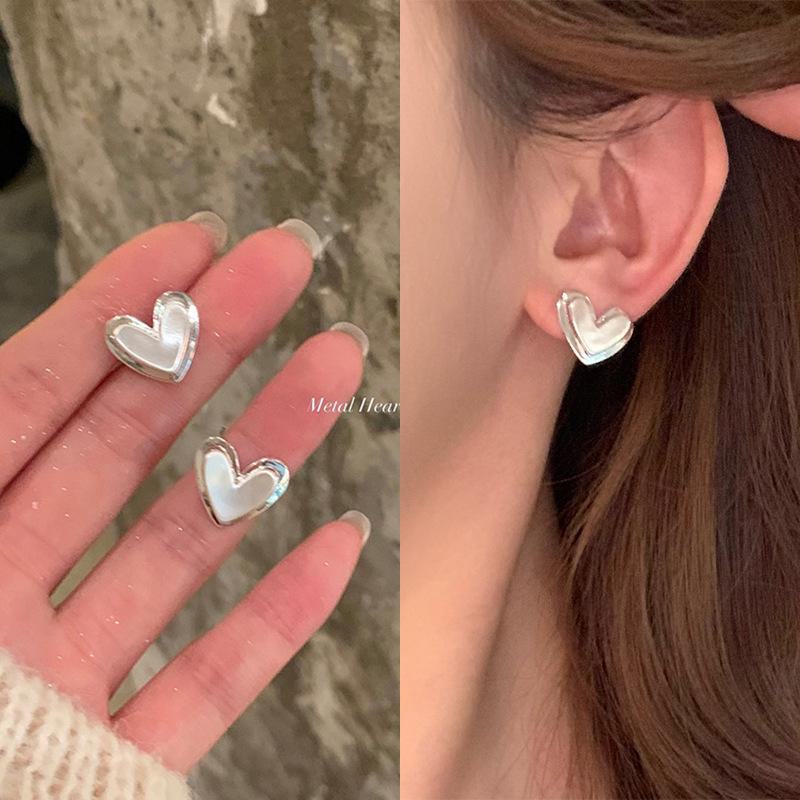 Элегантные двухслойные серьги-сердечки для женщин — ретро-стиль Гонконга с матовой отделкой