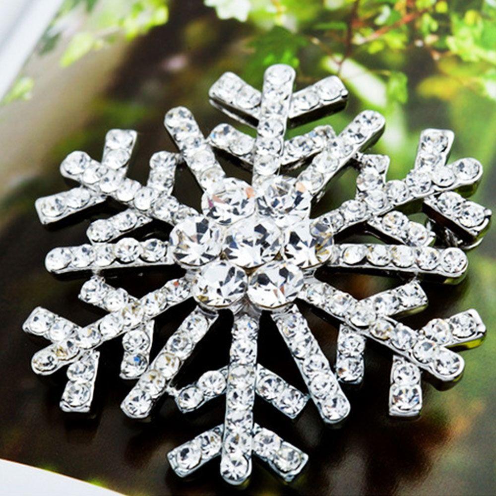Zinc Zinc Zinc Alloy Creative Snowflake Brooch Geometric  Temperament   Christma's Day Gift