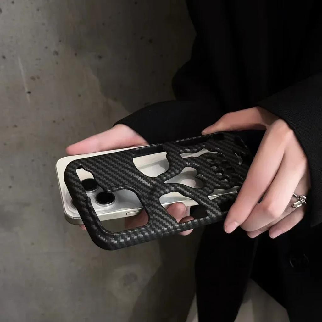 3D Матовый Металлический Цвет Вырезанный Череп Чехол для Телефона для iPhone 16 15 13 12 11 14 ProMax 16 15 Plus Модный Ударопрочный Мягкий Чехол