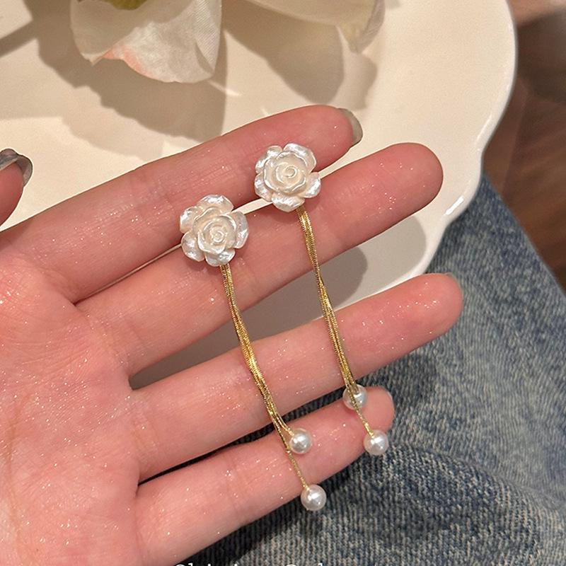 2023 High-End French Pearl Earrings: Light Luxury, Unique Design for Women