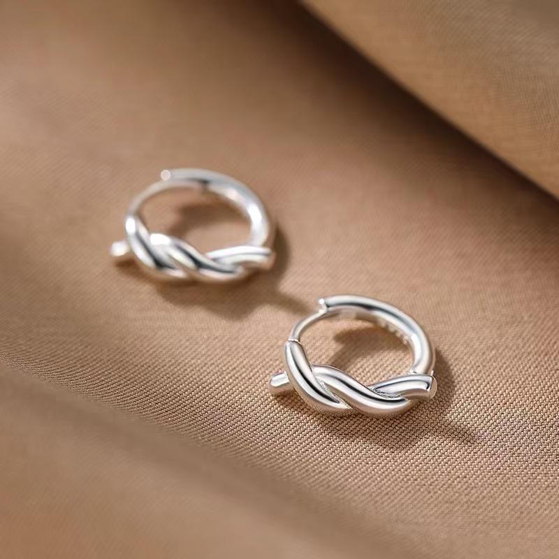 Нишевый Ear Cuff Обруч с Узлом из Веревки: Женская высококачественная минималистичная серьга для универсального, свежего, офисного стиля.