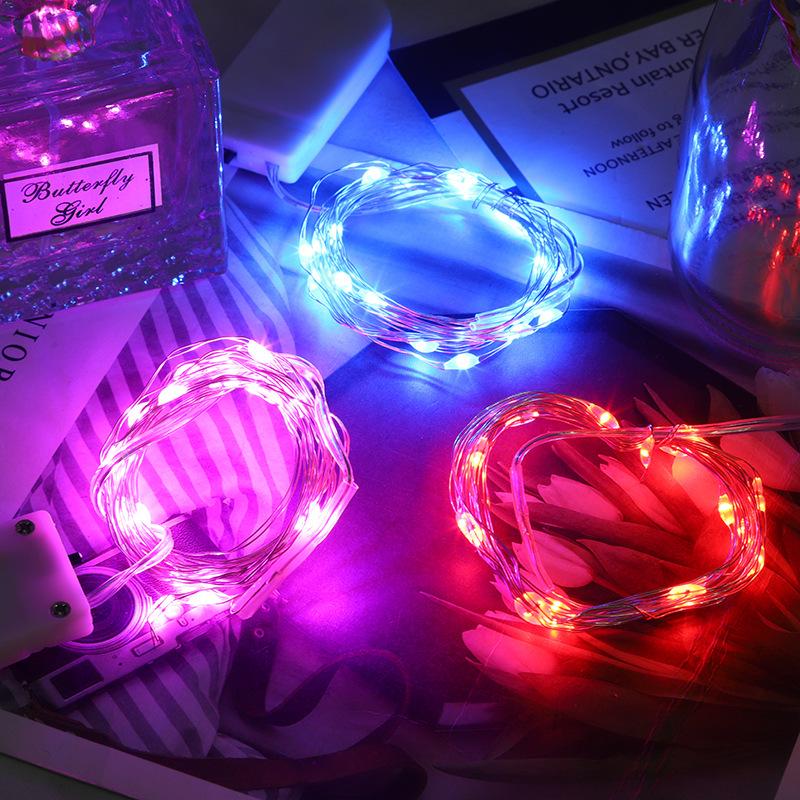 Светодиодная гирлянда: Маленькое медное проволочное украшение с батарейным блоком, идеально подходит для рождественского и наружного атмосферного освещения.