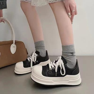 Уродливо милые туфли на высокой платформе черно-белые с большой головой женские 2024 осень новые универсальные повседневные спортивные кеды платформа хлебные туфли тренд