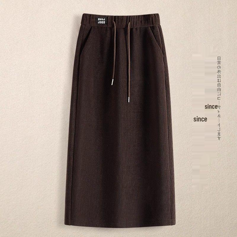 Женская миди-юбка с высоким поясом и плюшем - А-силуэта, на кулиске с эластичным поясом, с прямым подолом, облегающая бедра, Осень/Зима 2025