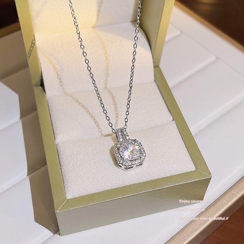 Роскошный и простой кулон из кубического циркония, ожерелье из титановой стали, женское нишевое модное ожерелье, темперамент, Джокер, онлайн, знаменитость, ключичная цепочка