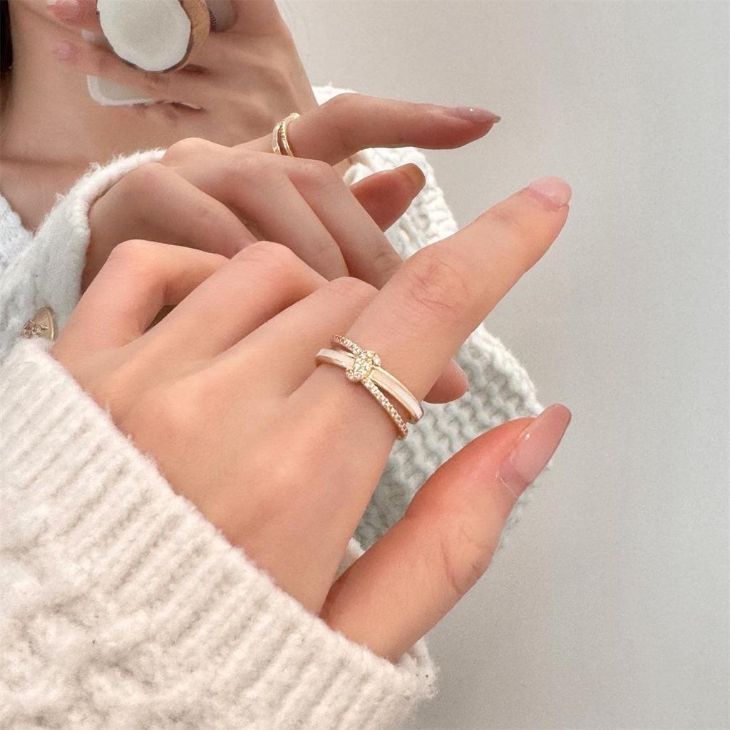 Эмаль, капельная глазурь, бабочка и перламутр, серебряное кольцо - элегантные, не тускнеющие женские украшения