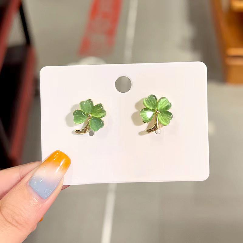 High-Quality Green Four Leaf Clover Earrings Wholesale New Fresh Sweet Earrings Cat's Eye Stone Earrings Bone Nail