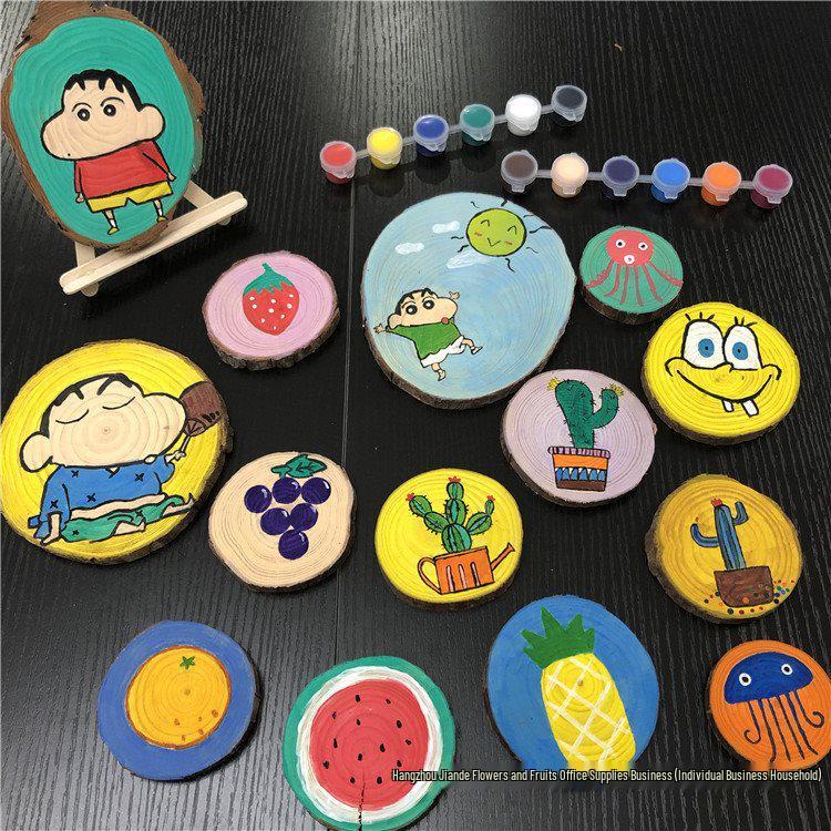 Фоновый декор стены из спилов дерева для детского DIY-творчества, поделок, искусства в детском саду