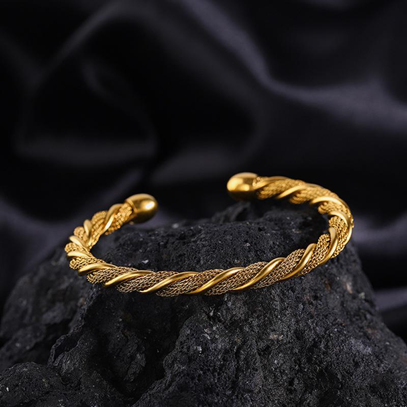 European and American style twisted bracelet for women, high-end titanium steel bracelet that does not fade, fashionable open stainless steel