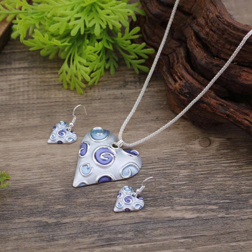 Новый эмалевый набор подвесок-серег «Любовь», женское простое и высококлассное колье в виде вихря в форме сердца.