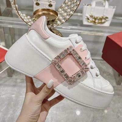Женские белые кожаные кроссовки на платформе с подъемом 7 см, стразами и квадратной пряжкой