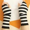 Пара женских модных полосатых митенок без пальцев, длинные вязаные перчатки для девочек для тепла, зимние перчатки