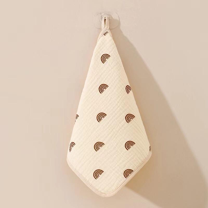 1 шт. муслин, салфетка для срыгивания, носовой платок, полотенце.