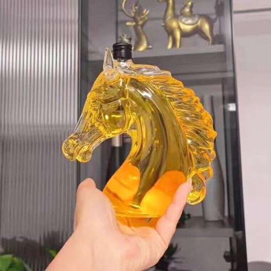 Whiskey Bottle Engraved Horse Head Shape Glass Decanter for Whiskey