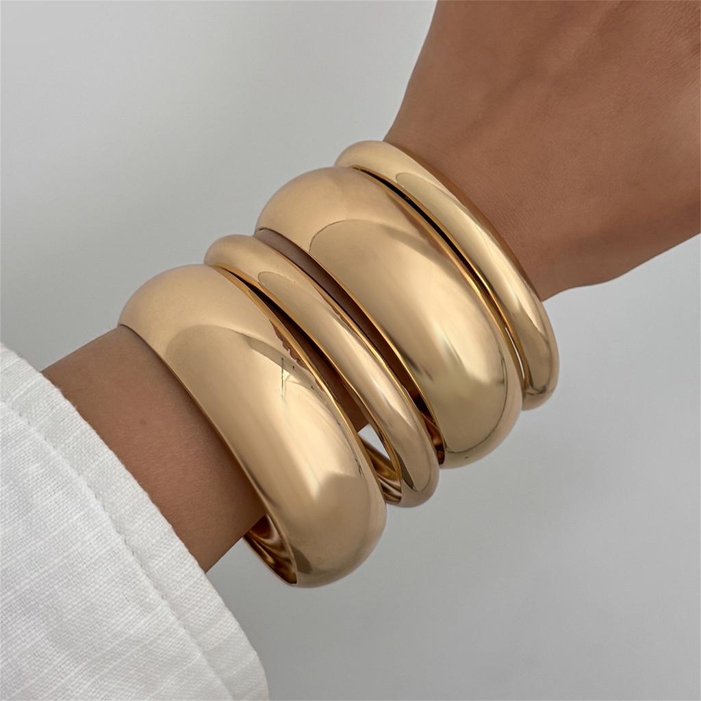 4PCS Chunky Gold Bangle Bracelets Trendy Wide Chunky Cuff Bangles Bracelets Gold Stackable Bracelets Jewelry for Women