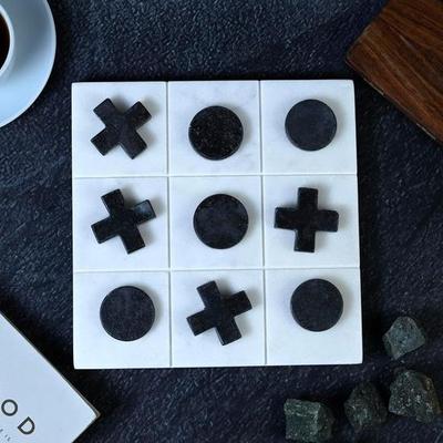 Crocon Мраморный набор для игры в крестики-нолики для детей, детей, пожилых людей, белая доска для крестиков-ноликов с черными нулями и крестиками для хорошего игрового размера 18x18 см