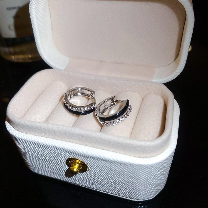 Геометрические серьги-пусеты из серебряной иглы и черного кристалла, нишевые универсальные серьги, темпераментные, легкая роскошь, премиальные серьги