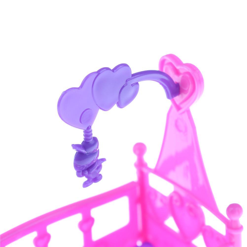 Сборная пластиковая кроватка в кукольный домик 10см