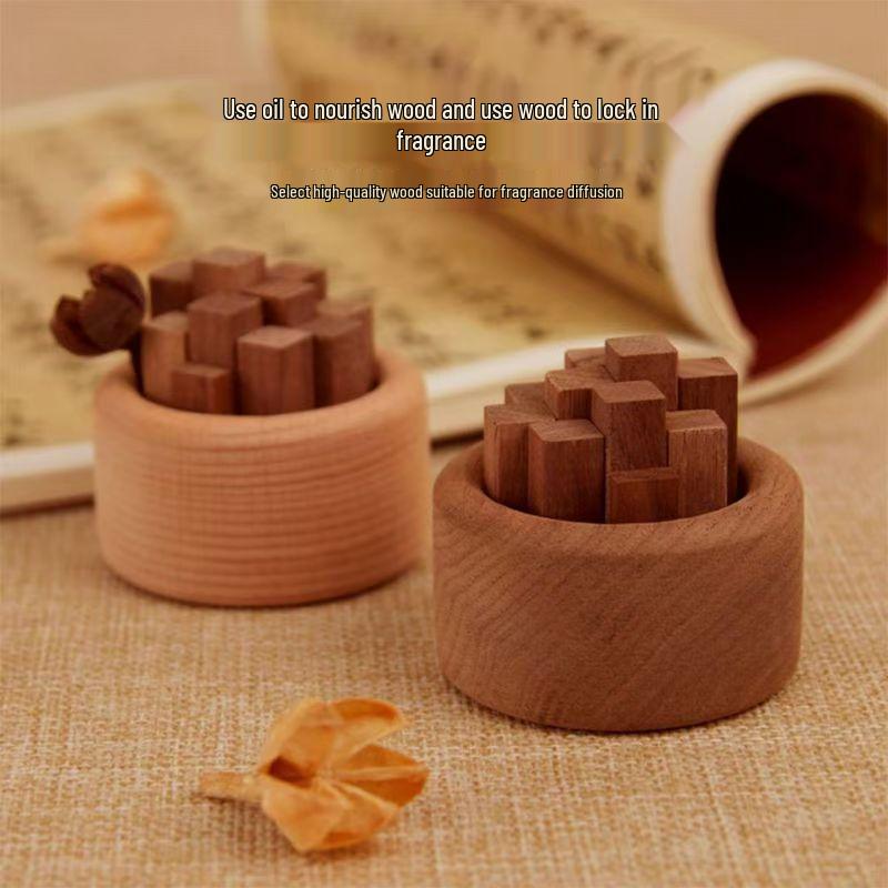 Small Wooden Aroma Diffuser Ornament for Office Fragrance