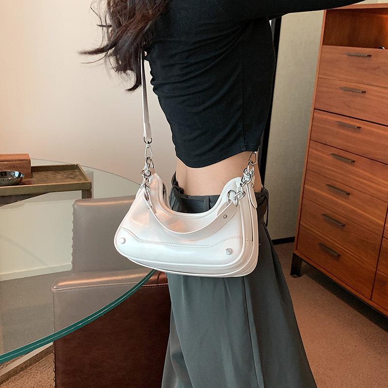 Лето 2025 сумка подмышку женская высококлассная модная нишевый дизайн сумка на плечо универсальная повседневная цепочка сумка-мессенджер