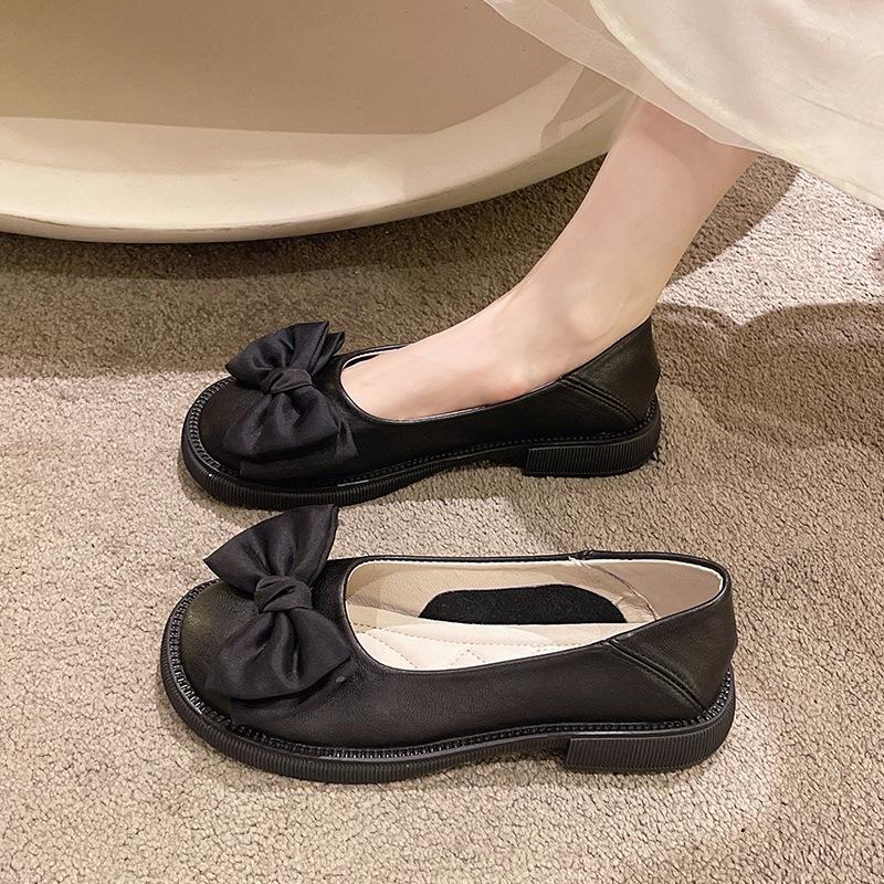 Mary Jane Single Shoes Women's 2025 New Summer Round Head Soft Sole Doudou Shoes Versatile Flat Bottom Shallow Mouth Grandma Shoes