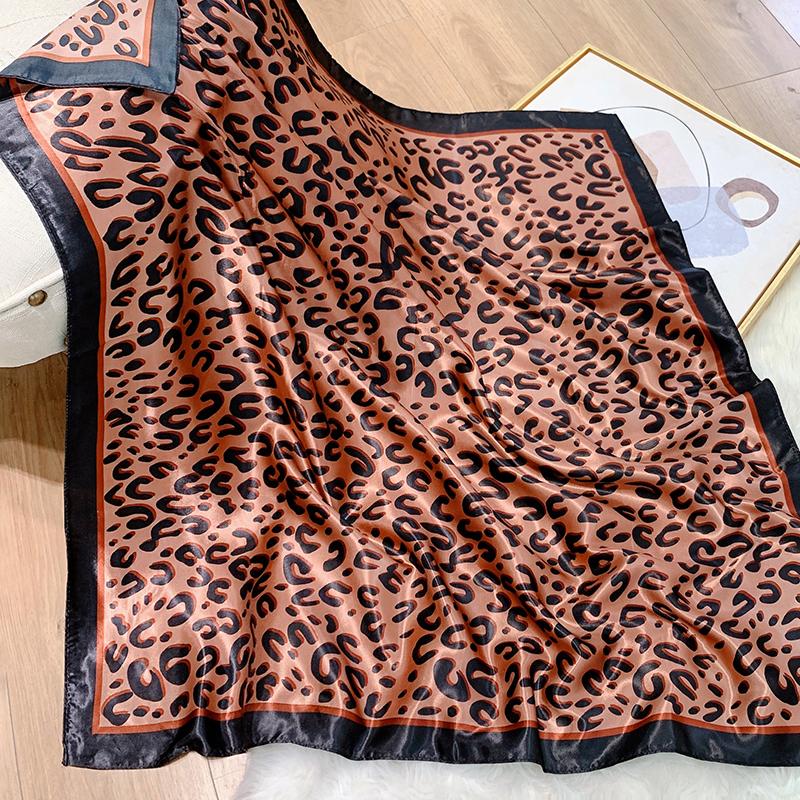Popular Shawls Europe And America Fashion Bandannas Wild Leopard Print Sunscreen 90X90CM Bandanna Luxury Square Silk Scarves