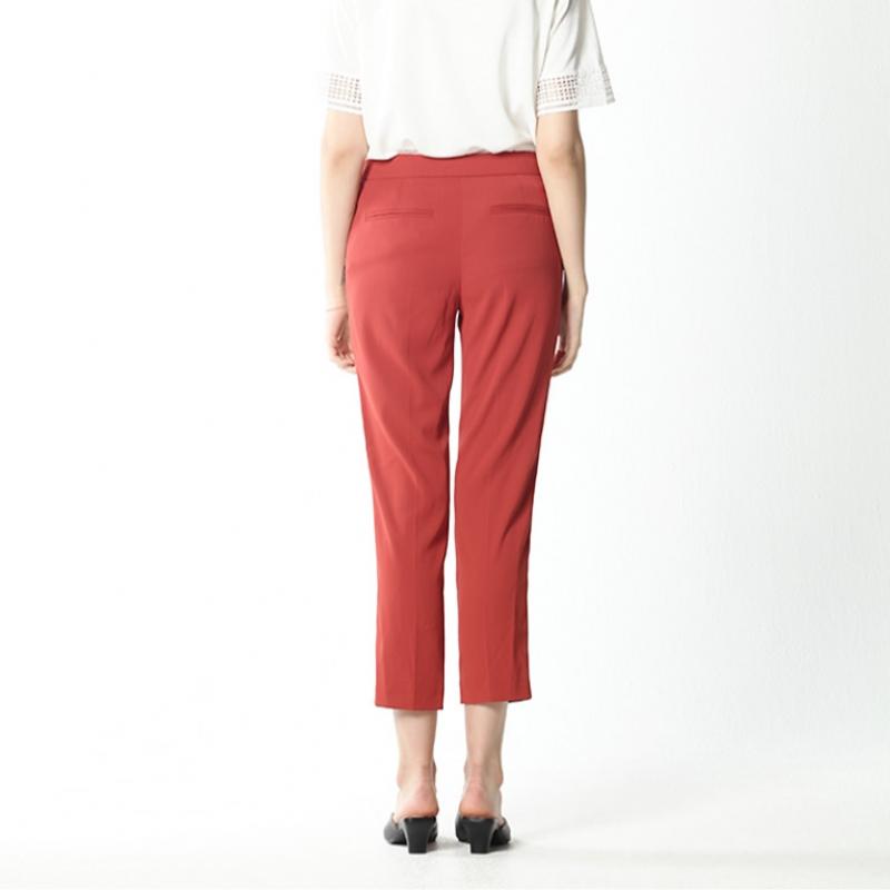 She S miSS underStated Slim Fit pantS That Make Your legS Look Longer