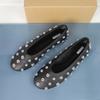 Модный дизайнер Весенняя женская повседневная обувь Черные заклепки Мягкая кожа Винтажная Удобная Неглубокая Уличная Обувь Слипоны Женские Балетки