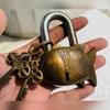 Замок из латуни с дизайном «Рыба» и ключами: Изготовленное вручную, уникальное и функциональное — очаровательное решение для обеспечения безопасности.