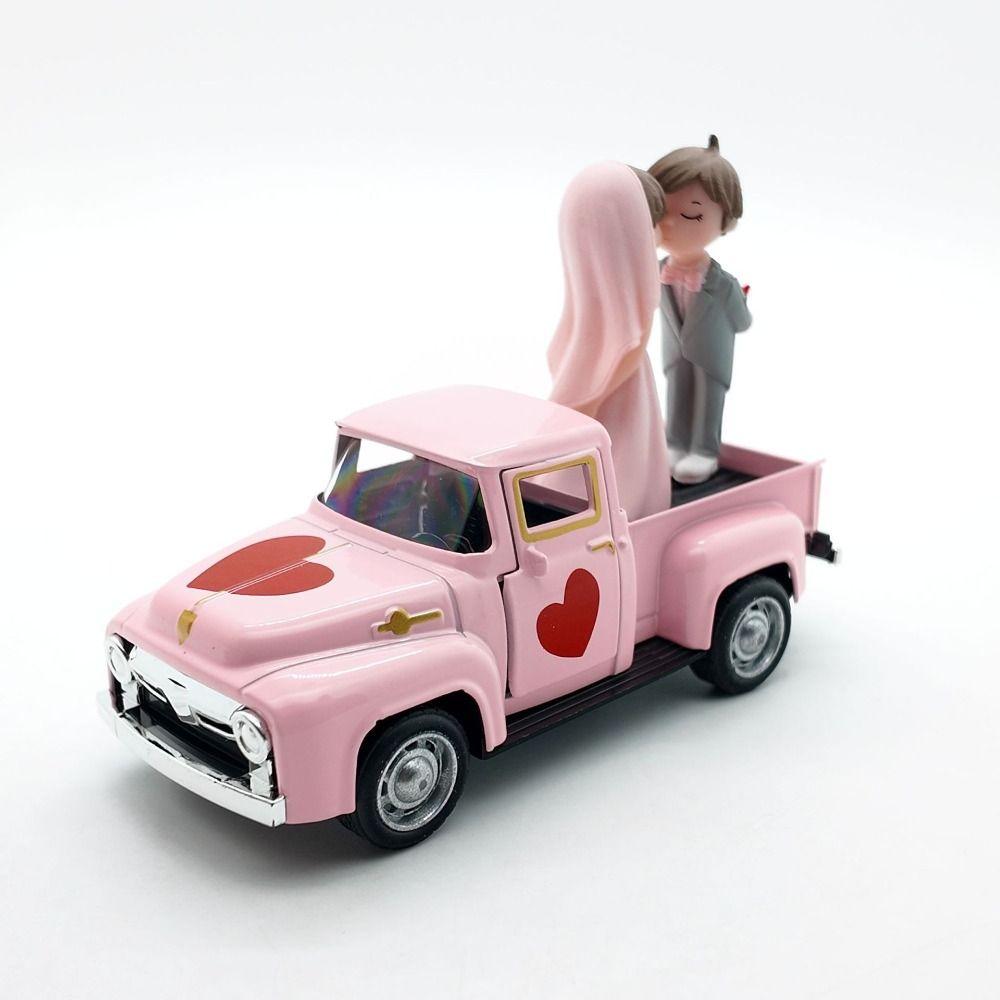С куклой-парой, мини-автомобильным украшением, металлическим миниатюрным автомобилем в форме сердца, настольным декоративным