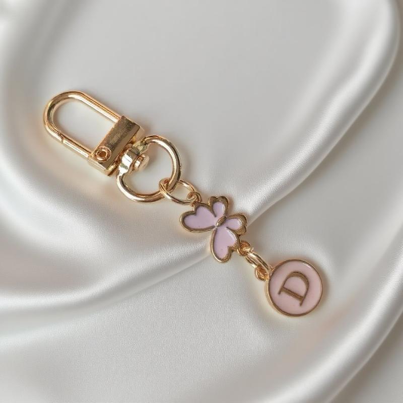 Металлический розовый брелок для ключей в виде бабочки, модный брелок с инициалами от A до Z, держатели для ключей от машины, подвеска для сумки, висячий декор, подарок для пары