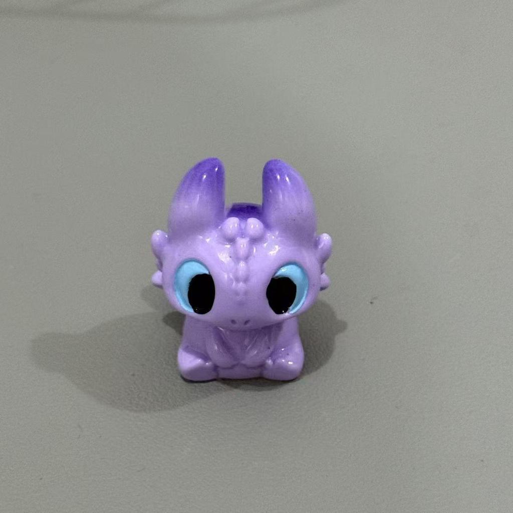 Очаровательная фигурка Беззубика: Милый орнамент для консоли автомобиля или рабочего стола