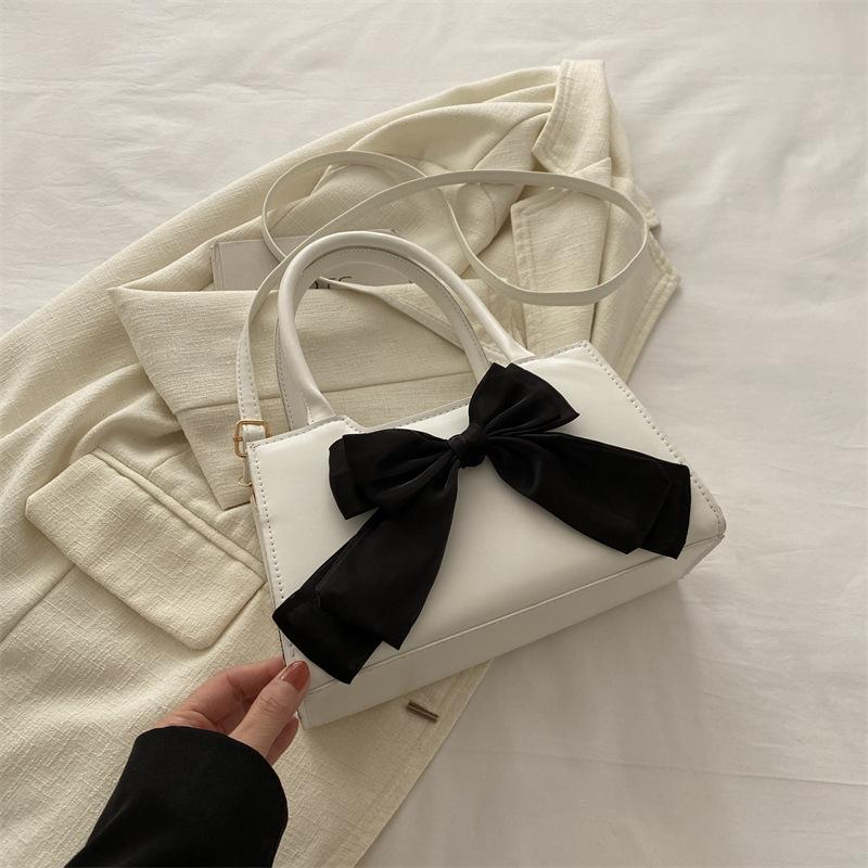 Женская простая темпераментная сумочка 2025 весна новая универсальная ins на одно плечо кроссбоди с бантом маленькая квадратная сумка женская