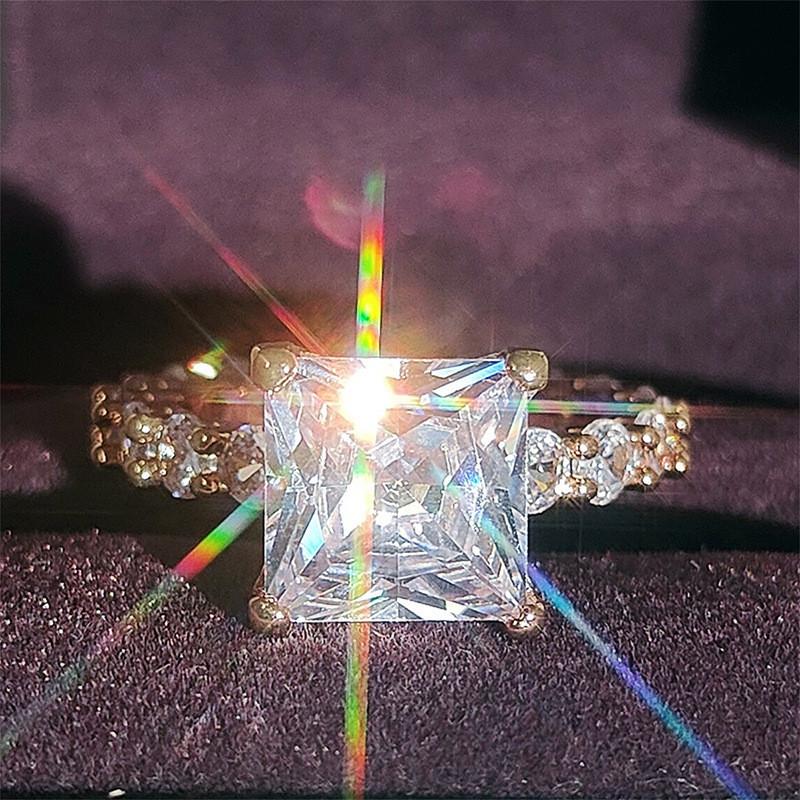 Luxurious Square Zircon Simple and High-end Sparkling White Women's Elegant Daily Engagement Ring