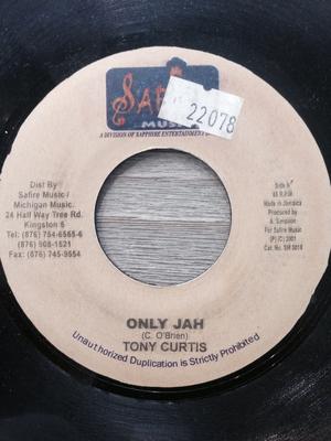 7-дюймовая пластинка ТОНИ КЕРТИС - Only Jah SM0016 Safire Music 2001 Ямайка Регги, Ска и Даб Б/У