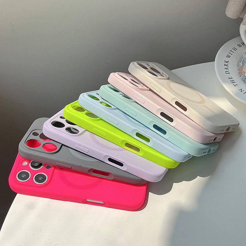 Модный яркий флуоресцентный жидкий силиконовый магнитный чехол Magsafe для iPhone 16 15 14 13 12 Pro Max Plus с функцией беспроводной зарядки